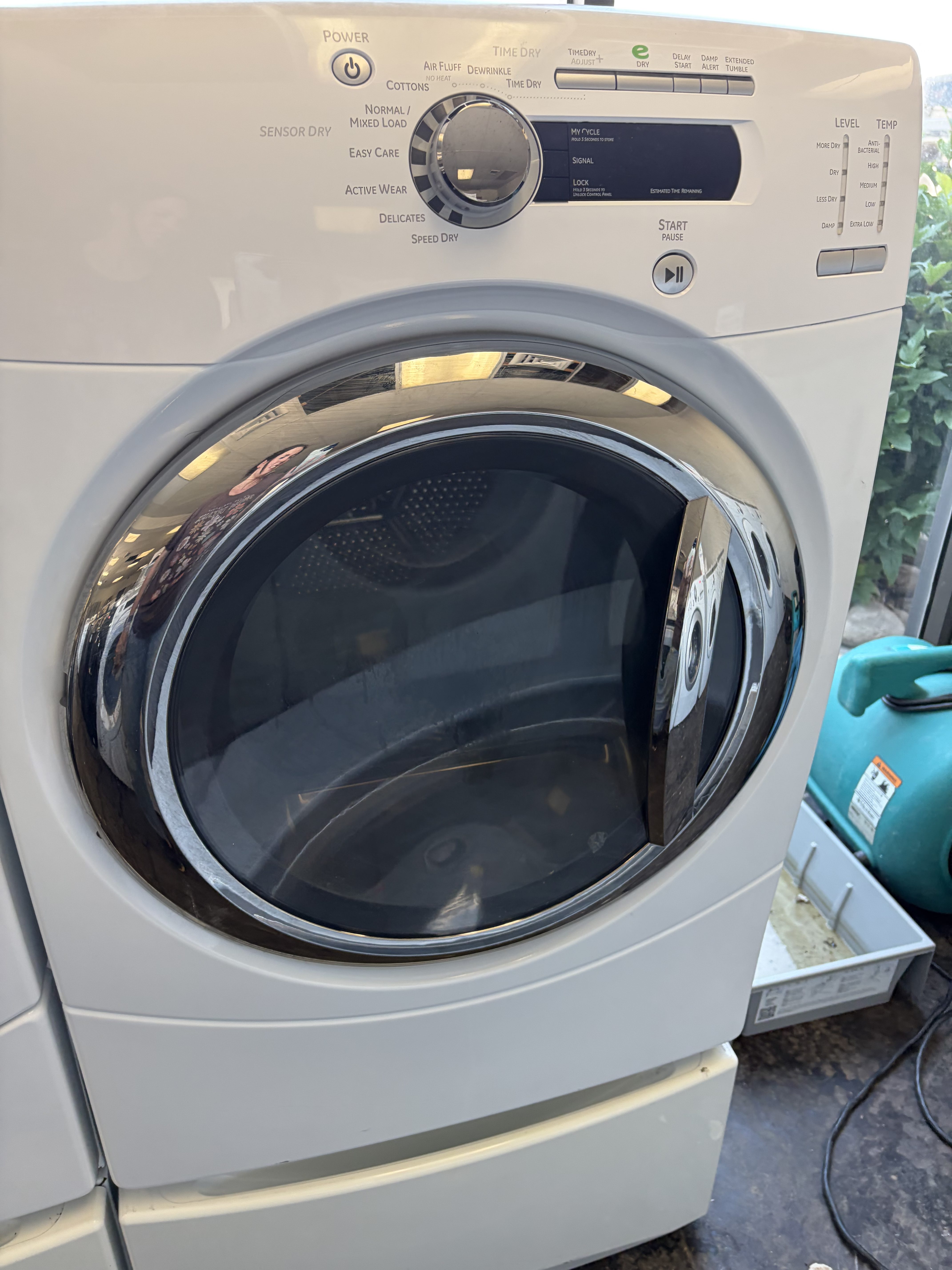 GE Profile Front Load Washer & Dryer Set on Pedestal Stock#WD-BK07241 - Image 5