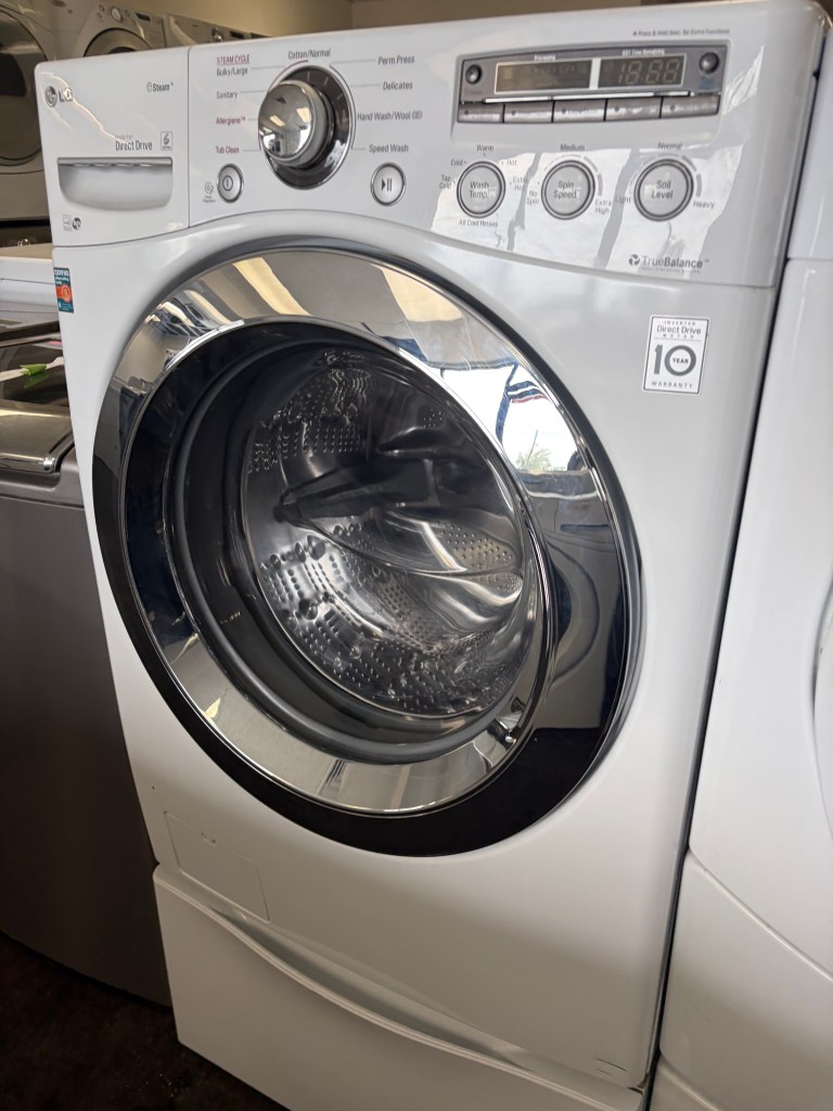 Steam Front Load LG Washer on Pedestal Stock#W-BC08133