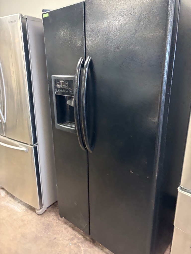 Black GE 26 CuFt Side by Side Refrig Stock#R-AA09141