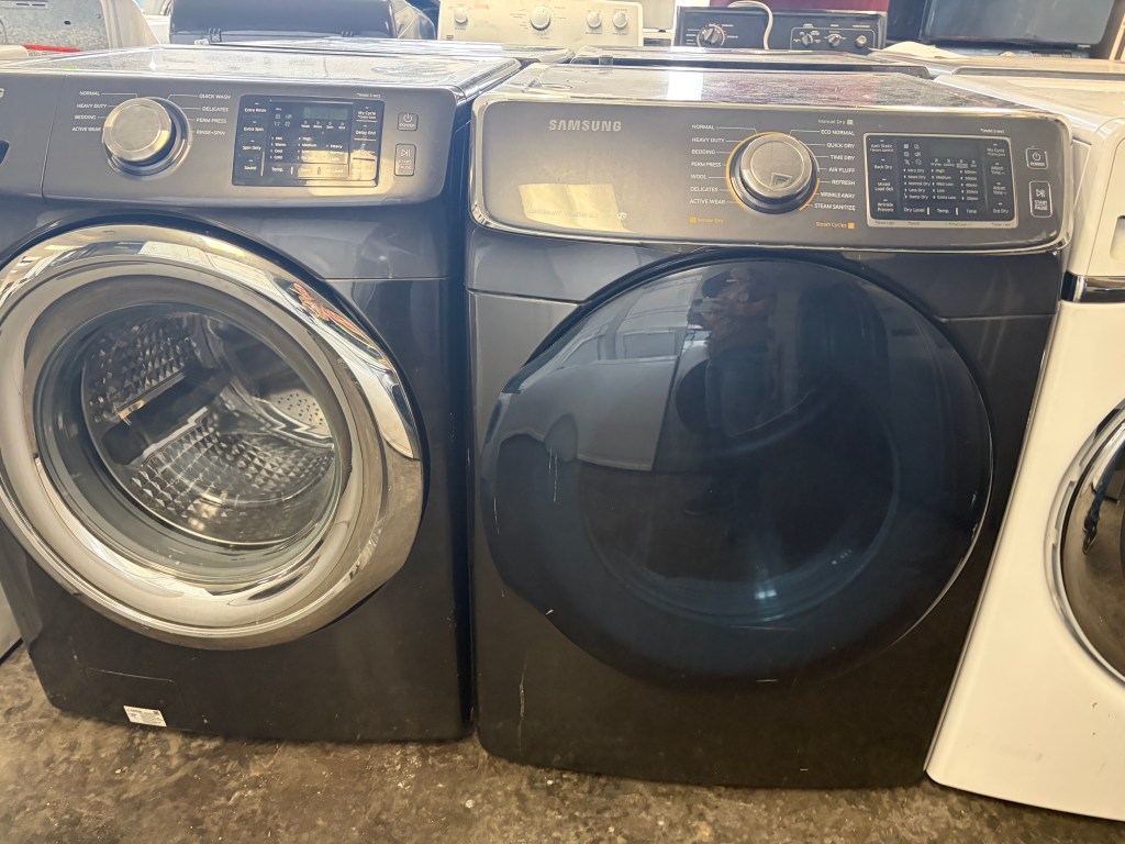 Black Stainless Samsung Washer & Steam Dryer Set *Can Stack Stock#WD-AD09074