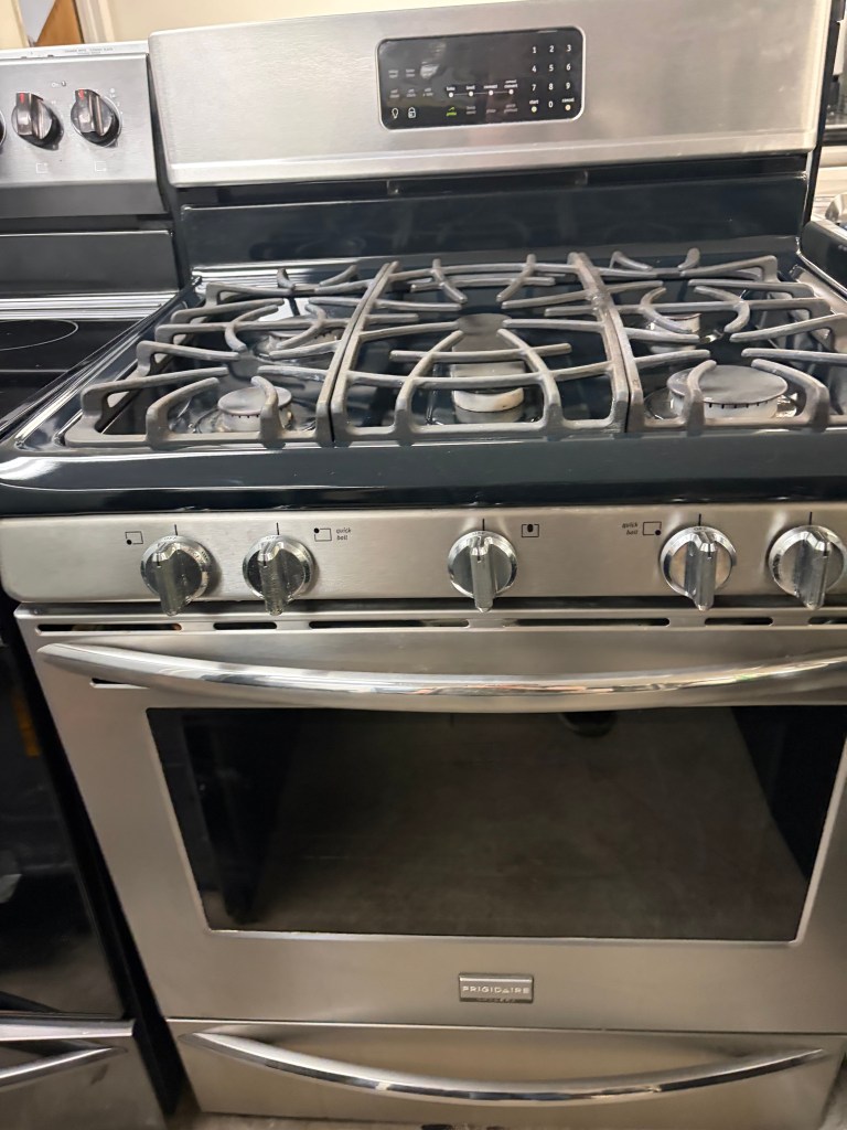 GAS Frigidaire Convection Stainless 5 Burner Stove Stock#S-AG09241